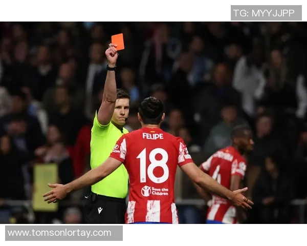 足球历史上第一张红牌的诞生瞬间:开创了球场纪律的新纪元 足球历史上第一张红牌的诞生瞬间:开创了球场纪律的新纪元