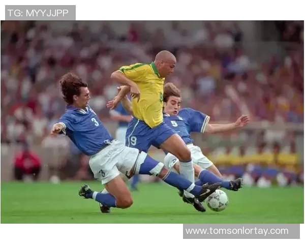 十年前的足球巨星回顾 那些曾在绿茵场上闪耀的传奇人物